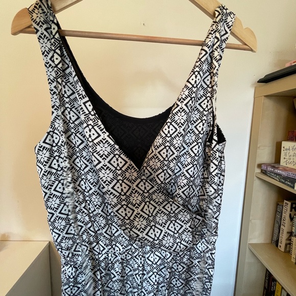 The Limited Jumpsuit - Picture 3 of 4